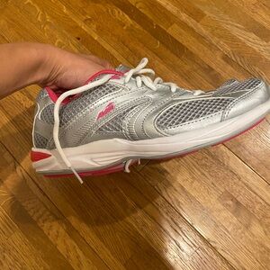 ⭐️ BOGO ⭐️ - Avia Sneakers Sz 7